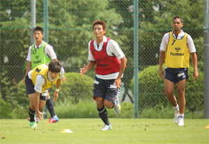 練習を行う安英学選手